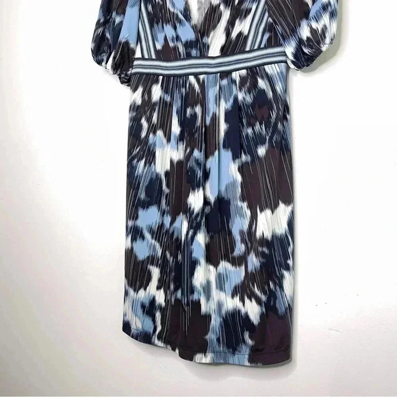 BCBG MaxAzria Floral Light Blue V-Neck Short Sleeve Midi Dress Size Small - Picture 3 of 7